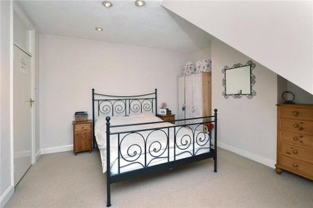 2 bedroom maisonette to rent - Photo 5