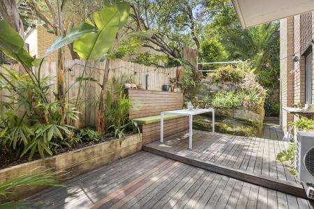 Coastal Retreat Offering Effortless Indoor-Outdoor Living - Photo 5