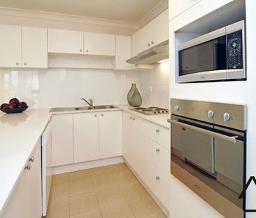 Private, Sun-Drenched Townhouse in Boutique Complex - Photo 1