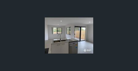 Spacious 3 Bedroom home - Photo 3