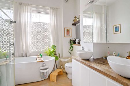 A charming family house situated in the heart of Islington. - Photo 2