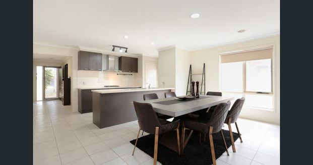 Stylish 3-Bedroom Home with 2 Bathrooms and Double Garage - Photo 1