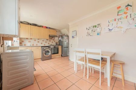 3 Bed Terraced House, Bower Close, SO19 - Photo 5