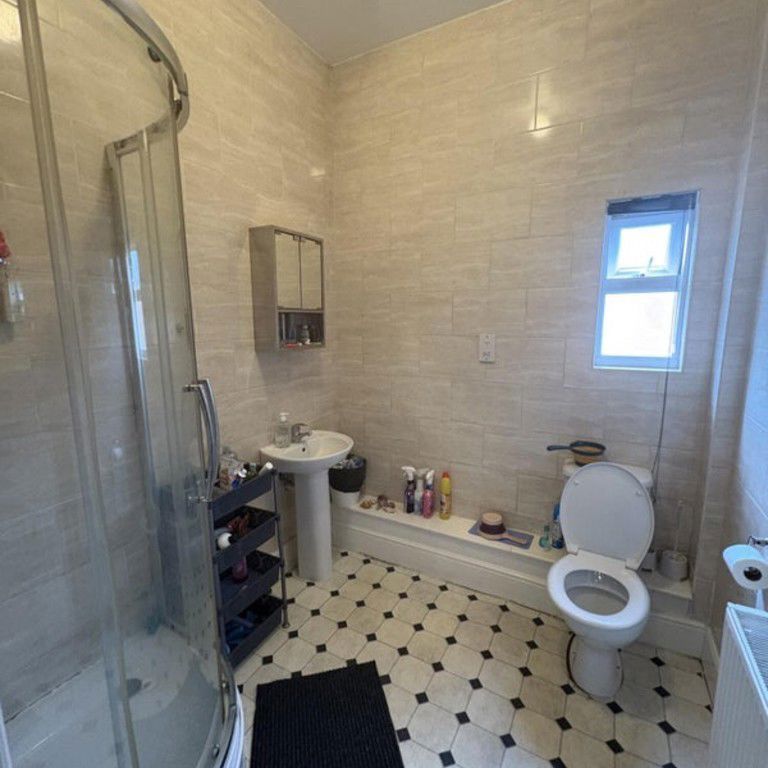 Room 2, King Richard Street - Photo 1