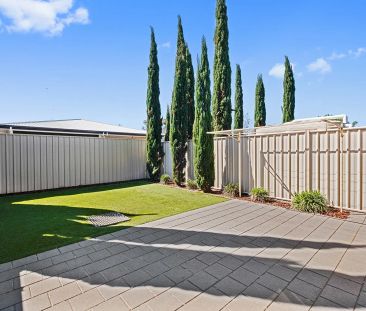 Spacious, Stylish & Superbly Located Three Bedroom Home! - Photo 2