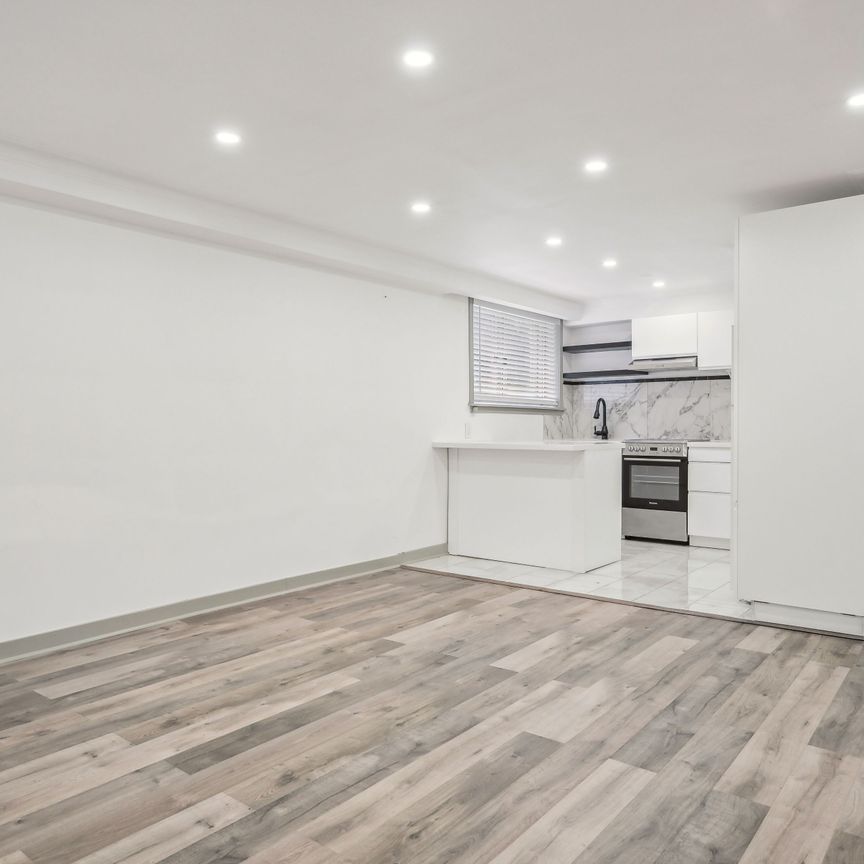 For Lease - 18 Thirty Third Street Unit# 6, Toronto, Ontario - Photo 1