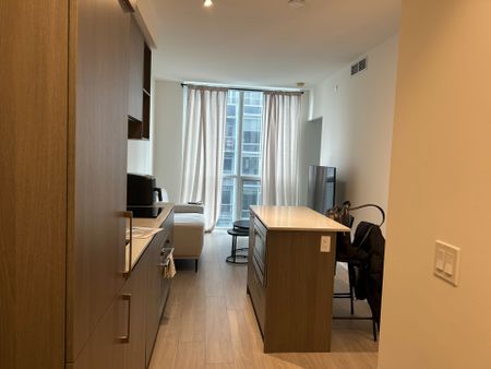 For Lease - 1 Yorkville Avenue Unit# 2403, Toronto, Ontario - Photo 2