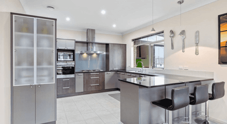 Expansive 5 Bedroom Home in Prime Mission Heights - Photo 4