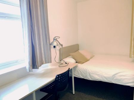 Room 4 - Photo 4