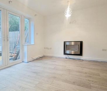 2 bedroom semi-detached house to rent - Photo 5
