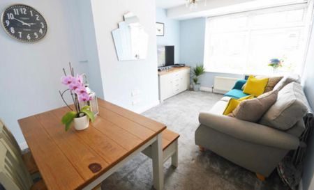 2 Bed - 10 Monk Bridge Avenue, Leeds - LS6 4HR - Professional - Photo 4