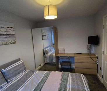 6 bedroom terraced house to rent - Photo 5