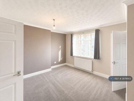 3 bedroom terraced house to rent - Photo 5