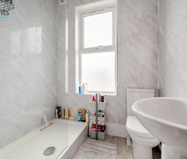 4 bedroom terraced house to rent - Photo 3