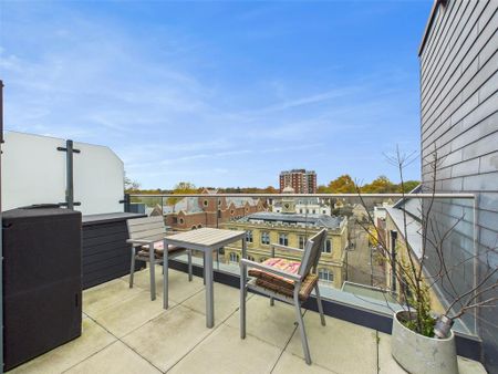 2 bedroom penthouse to rent - Photo 4