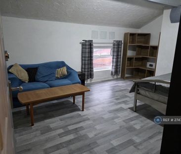 1 bedroom in a house share to rent - Photo 1