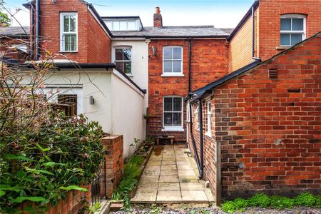 Beautiful Victorian terrace in a sought-after cul-de-sac - Photo 5