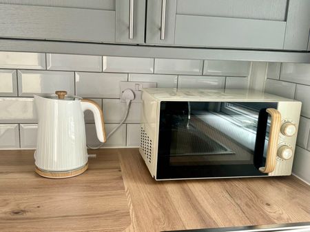 Room in a Shared House, Buckingham Avenue, M6 - Photo 5