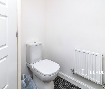 property to rent Currency Close, Dunstable, Bedfordshire, LU6 - Photo 3