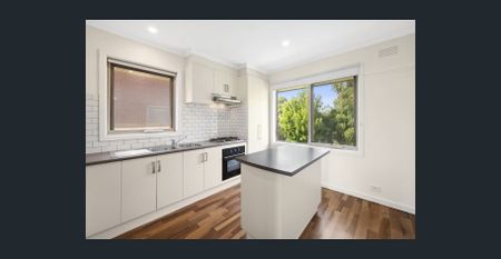 Beautifully Presented Brick Home in Prime East Geelong Location - Photo 3