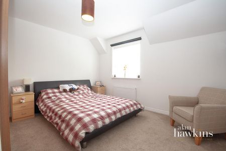 3 bedroom end of terrace house to rent - Photo 4