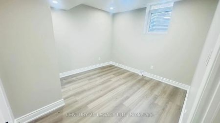 Detached Home For Lease | W9229421 - Photo 3