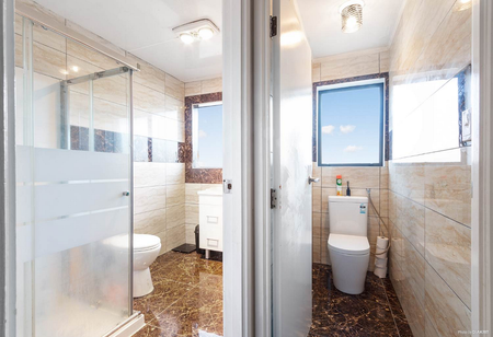 Larger than life - Photo 3