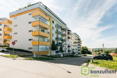 Pronájem bytu 1+kk s balkonem v Brně Žebětíně - Fotografie 2