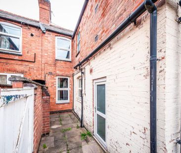 5 bedroom terraced house to rent - Photo 3