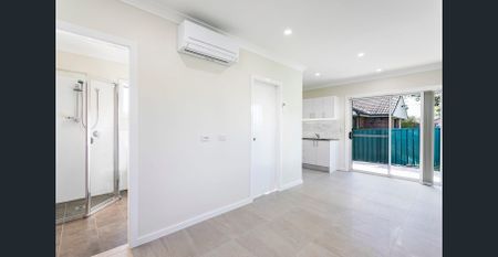 Bright and well-located granny flat in Riverwood - Photo 2