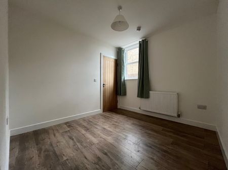 Dove Bank, Uttoxeter - Photo 2