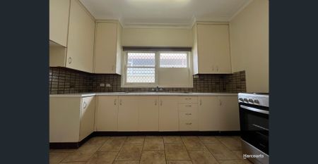 Prime Location – Charming Three-Bedroom Home... - Photo 5