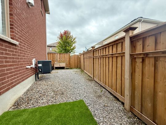 For Lease - 12 Crombie Street, Clarington, Ontario - Photo 1