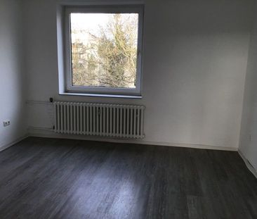 Geräumige, renovierte 3-Zimmer-Wohnung mit Balkon - Photo 1