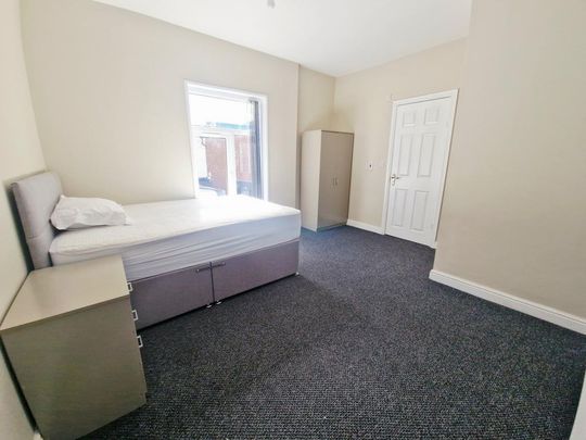 1 bedroom in a house share to rent - Photo 1