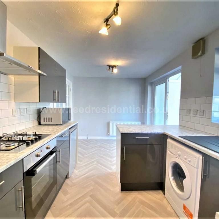 3 bedroom house to rent - Photo 1