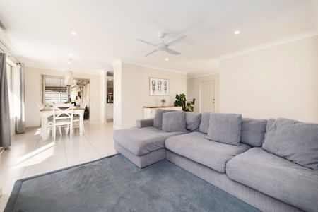 17 Ross Place, Wakerley QLD 4154 - House For Rent | Domain - Photo 4