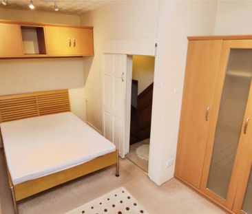 2 bedroom end of terrace house to rent - Photo 2