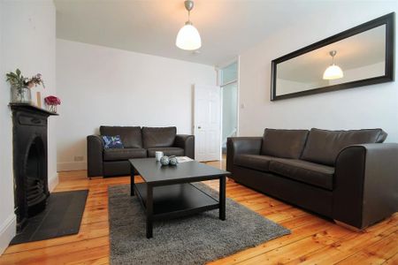 3 bedroom flat to rent - Photo 4