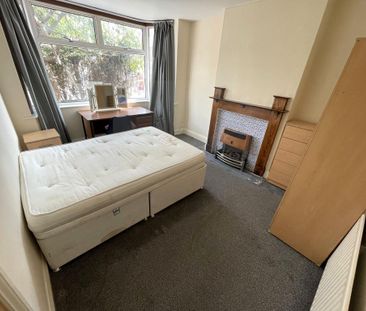 4 bedroom semi-detached house to rent - Photo 6