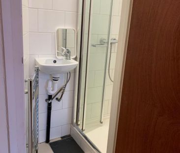 1 bedroom bedsit to rent - Photo 4