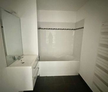 Location Appartement 3 pièces 58m² LILLE 59000 - Photo 4