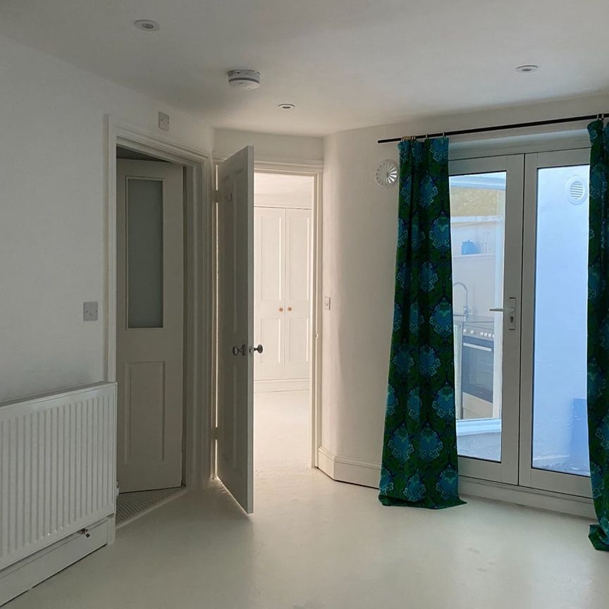 1 Bed Detached House, Holly Terrace, N6 - Photo 1