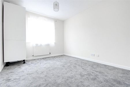 3 bedroom end of terrace house to rent - Photo 2