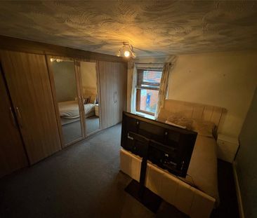 2 bedroom end of terrace house to rent - Photo 2