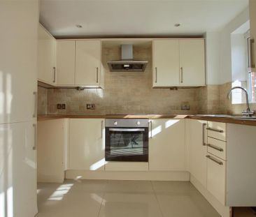 3 bedroom end of terrace house to rent - Photo 1