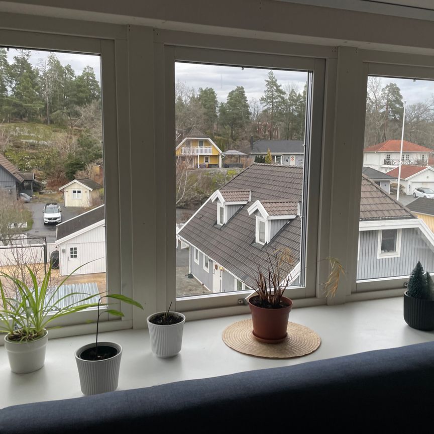 Kabarévägen, Skogås - Photo 1