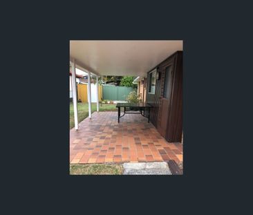 Lovely Three Bedroom Home - Photo 5