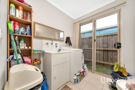 Perfect Family Home in Tarneit's Huntingfield Estate! - Photo 3