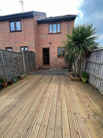 2 bedroom end of terrace house to rent - Photo 3